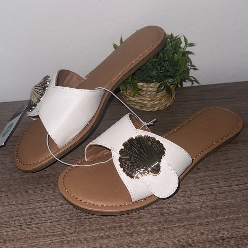 Women's Nesryn Shell Ornament Slide Sandals - Universal Thread™ White - Picture 3 of 4